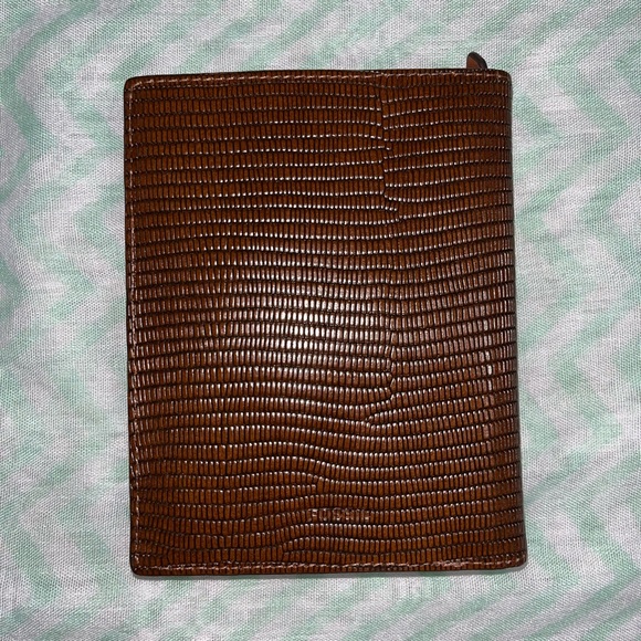 Fossil Leather Passport Case - Picture 2 of 6